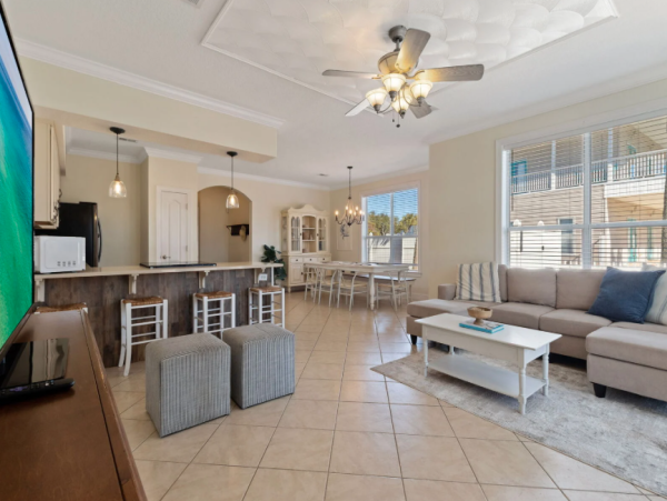 Luxurious 8 Bedroom Coastal Retreat in Destin - Perfect for Groups
